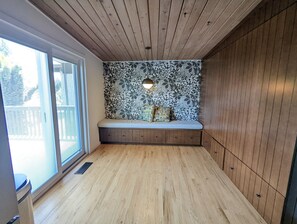 House | Living area - Seattle Vacation Home - Lake Forest Park (Lake Forest Park)