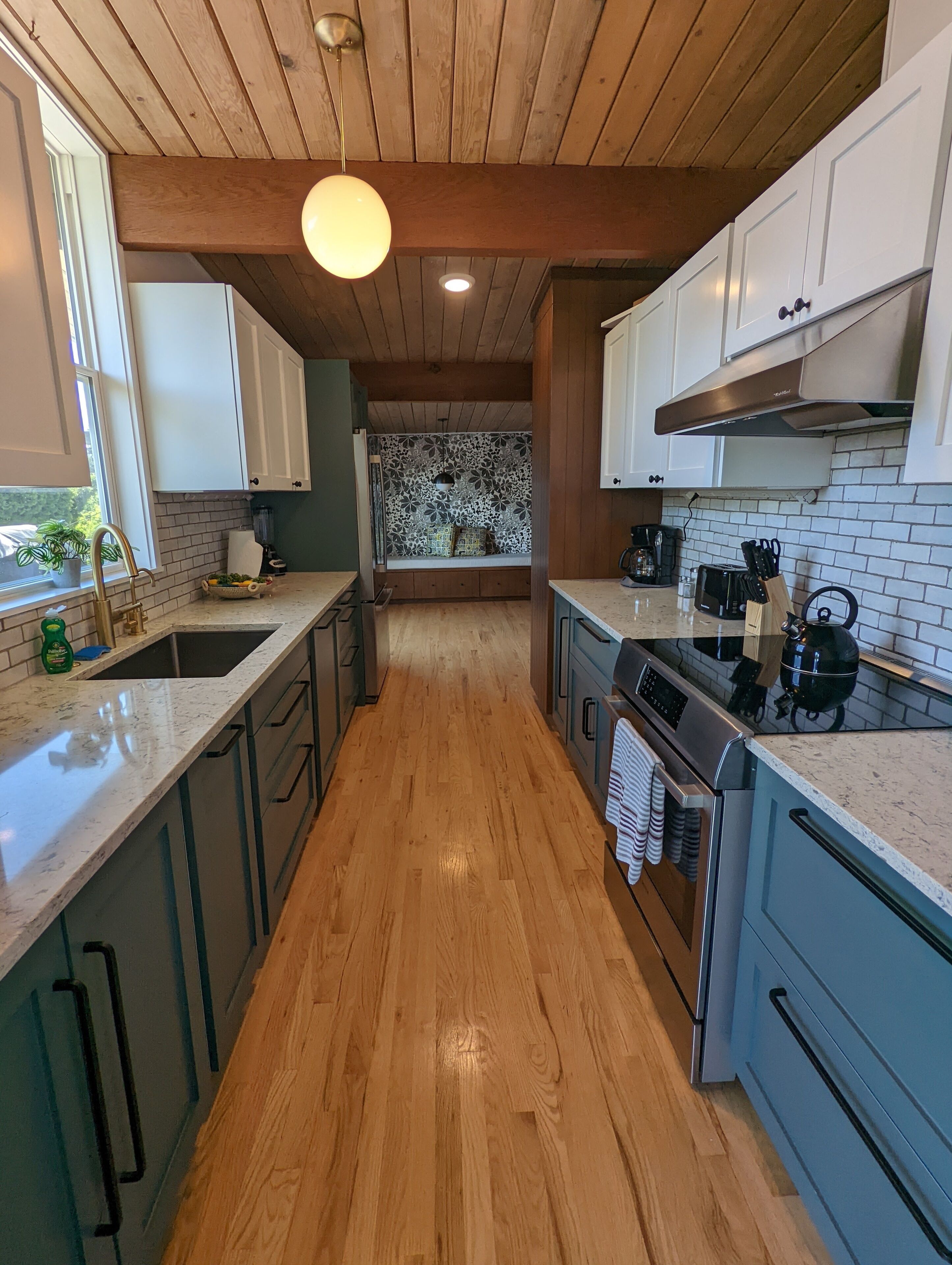 House | Private kitchen | Full-sized fridge, microwave, oven, stovetop