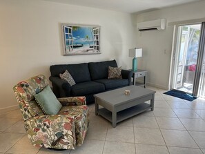 Smart TV, computer monitors - Cozy 1 bedroom 1 bath condo minutes from Sombrero beach. (Marathon)
