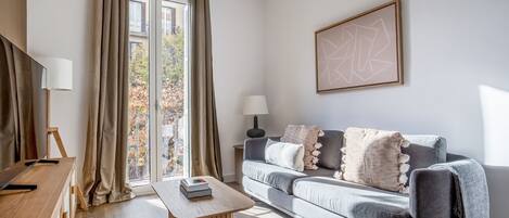 Télévision, chaîne hi-fi