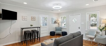 207 W Cooper - The Coop - Cute Folly Cottage in Central Location - Pets Considered