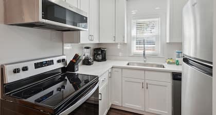 207 W Cooper - The Coop - Cute Folly Cottage in Central Location - Pets Considered