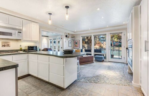 Riverfront Cottage - Steam Room & Pet Friendly!