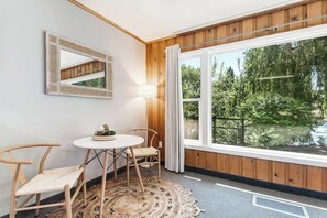 Dining - Ground Floor River Front Studio Cottage (Bend)