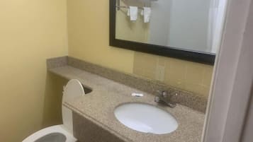 Double or Twin Room | Bathroom
