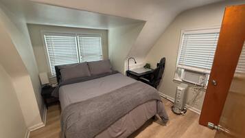 2 bedrooms, desk, iron/ironing board, WiFi