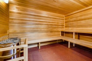 Sauna - Cozy ski retreat with pool, hot tub, sauna, balcony & mountain views (Steamboat Springs)