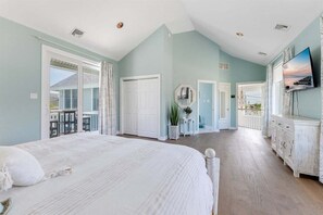 5 bedrooms, desk, iron/ironing board, travel cot