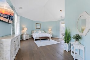 5 Schlafzimmer, Schreibtisch, Bügeleisen/Bügelbrett, Reisekinderbett