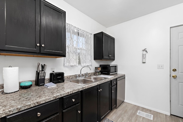 KĂŒhlschrank, Mikrowelle, Ofen, Herdplatte