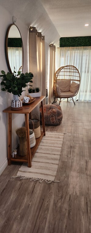 Interior detail - Elsinore Lake Estate  (Lake Elsinore)