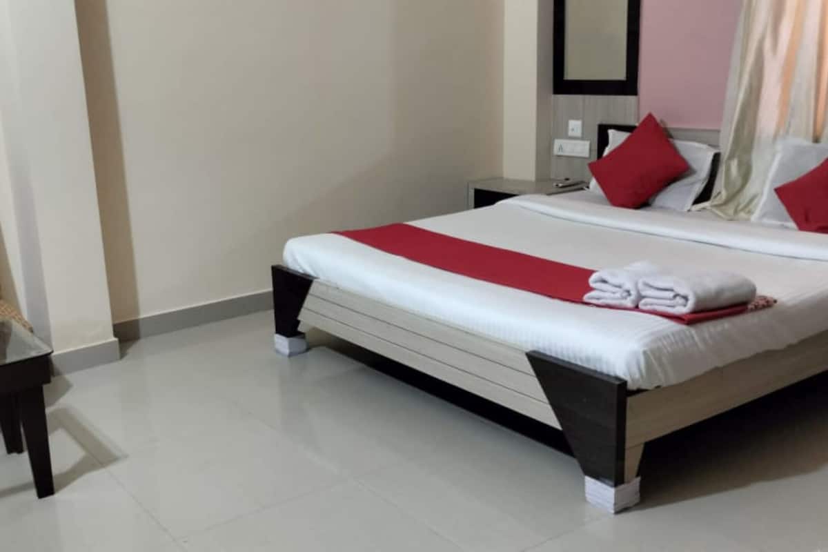 Deluxe Double Room, Multiple Beds, City View | Egyptian cotton sheets, premium bedding, down comforters