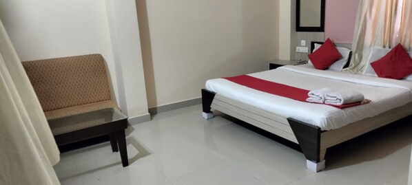 Habitación doble Deluxe, varias camas, vista a la ciudad | 1 habitación, sábanas de algodón egipcio y ropa de cama de alta calidad