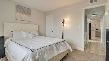 2 bedrooms, iron/ironing board, free WiFi, bed sheets