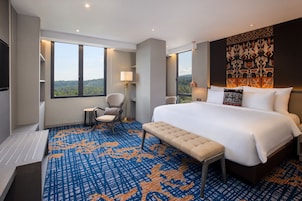 Executive Room | Desk, laptop workspace, free WiFi, bed sheets