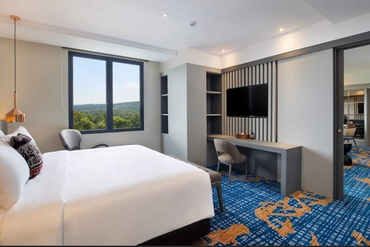 Presidential Room | Meja, ruang kerja komputer riba, Wi-fi percuma, cadar katil