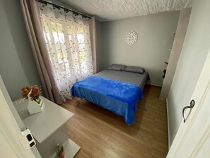 4 bedrooms, iron/ironing board, free WiFi, bed sheets