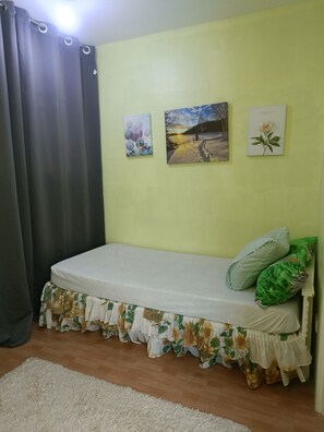 1 bedroom, desk, free WiFi, bed sheets