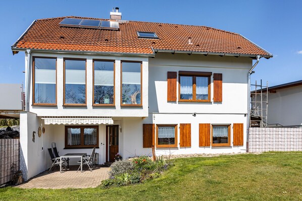 Exterior - Holiday Apartment "63sqm in Eschachtal" with Garden Area and Wi-Fi (Niedereschach)
