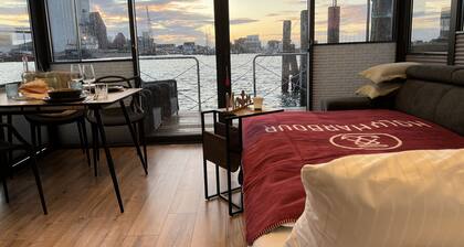 'Hausboot Mit Motorboot' mit Meerblick, Terrasse & WLAN