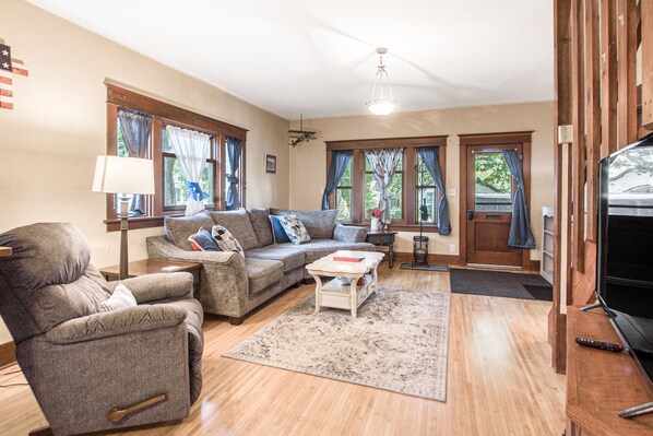 Televisión y chimenea