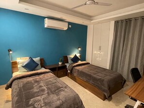 4 bedrooms, WiFi, bed sheets