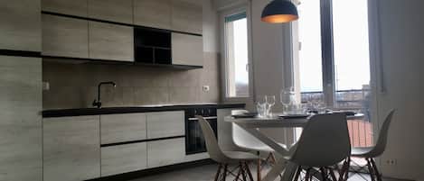 雪櫃、微波爐、洗碗機