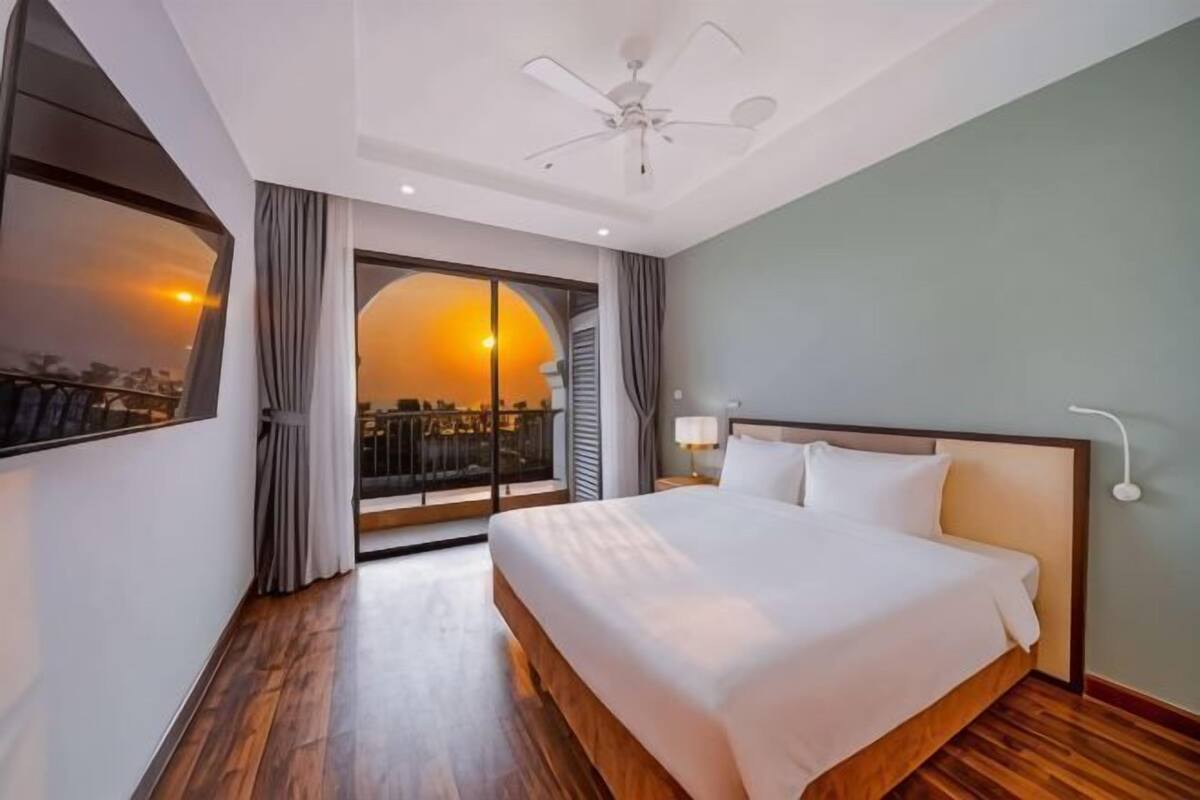 Ropa de cama de alta calidad, minibar, caja fuerte y escritorio