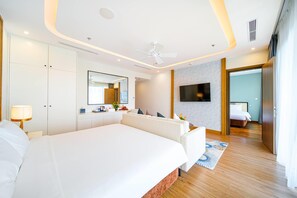 Premium bedding, minibar, in-room safe, desk - Wyndham Garden Grandworld Phu Quoc (Phu Quoc)