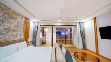 Studio Suite | Premium bedding, minibar, in-room safe, desk