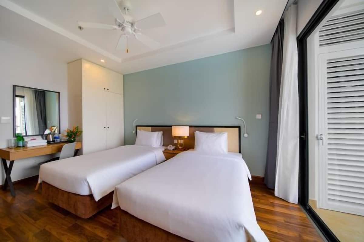 Ropa de cama de alta calidad, minibar, caja fuerte y escritorio