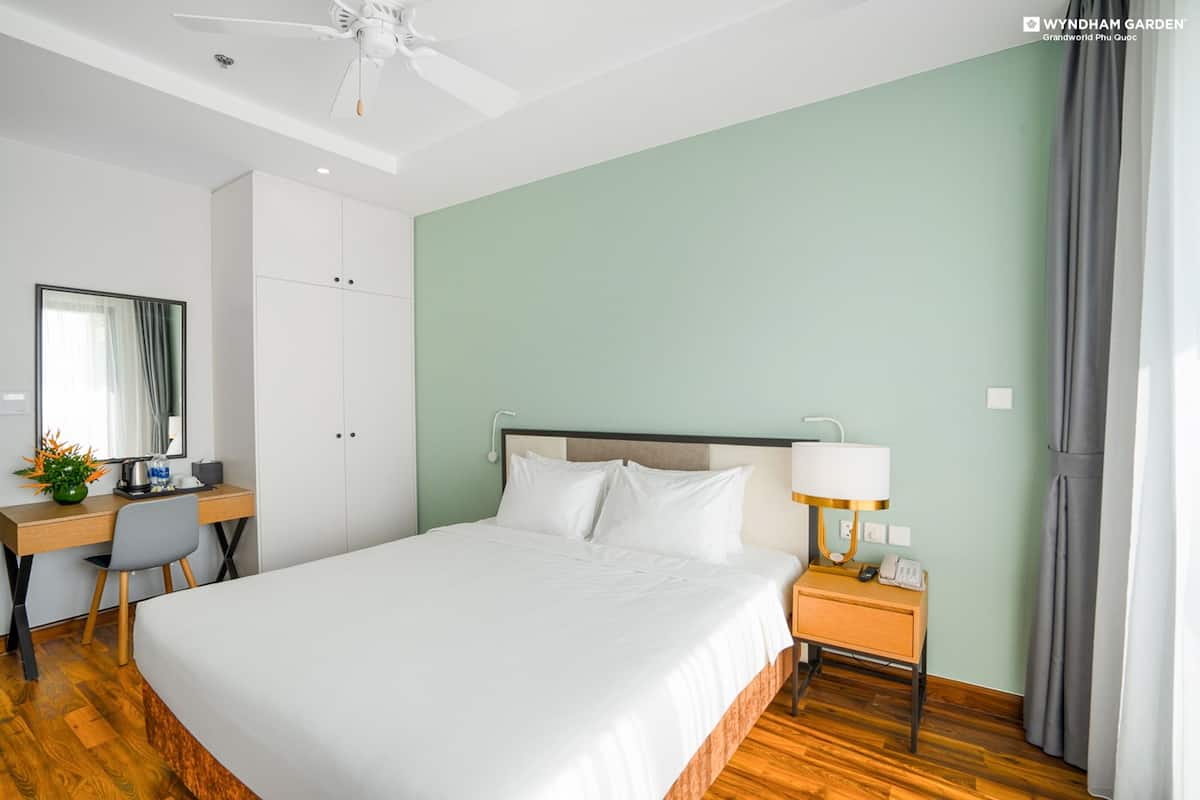 Ropa de cama de alta calidad y minibar