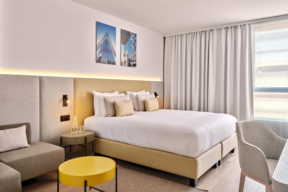 In-room safe, laptop workspace, blackout drapes, soundproofing