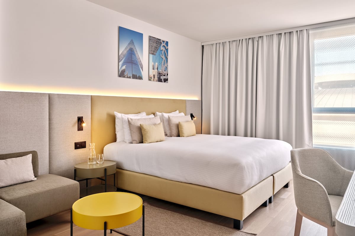 Habitación estándar, 1 cama King size | Caja de seguridad en la habitación y espacio para trabajar con laptop