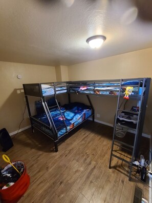 4 habitaciones, wifi gratis y ropa de cama 