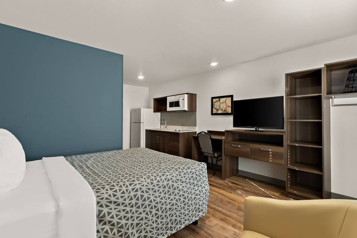 WiFi (free), bed sheets