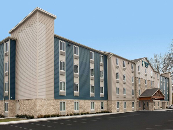 Exterior - WoodSpring Suites Fort Collins (Fort Collins)