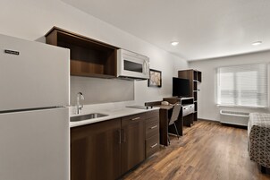 Stovetop, dining table
