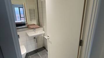 Combined shower/bathtub, deep-soaking bathtub, towels