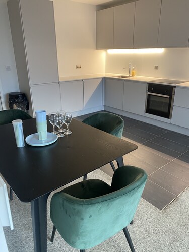 Captivating 2-bed Apartment in Salford, Manchester