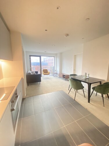 Captivating 2-bed Apartment in Salford, Manchester