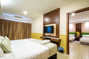 Family Room, Multiple Beds | Iron/ironing board, free WiFi, bed sheets