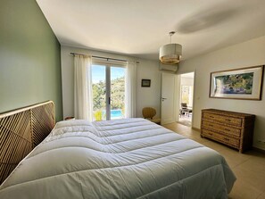 4 bedrooms, free WiFi - Gorgeous villa for 6 people with panoramic sea view and heated pool in La Londe-les-Maures (LA LONDE LES MAURES)