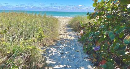 Jensen Surf Shack - Walk to Downtown - Pet Friendly - Close to Beaches!