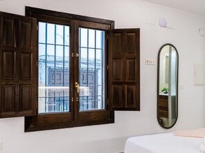 1 habitación, tabla de planchar con plancha, internet y ropa de cama 
