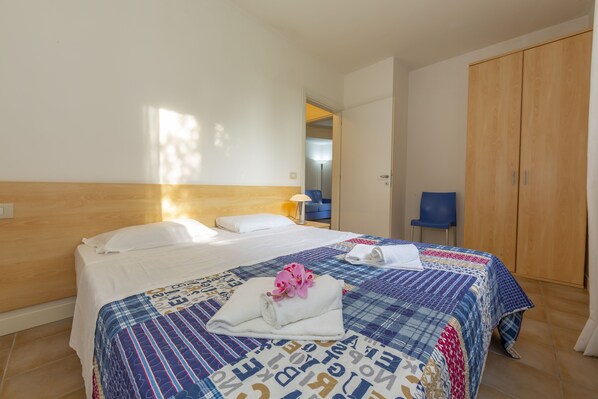 3 bedrooms, bed sheets