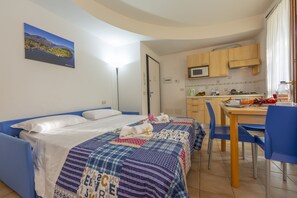 3 bedrooms, bed sheets