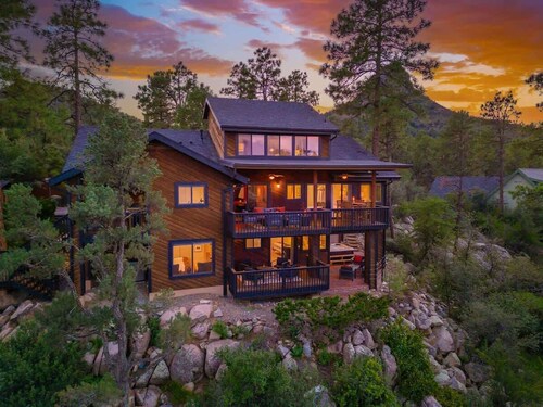 Luxury Prescott Retreat with Casita, Spa, Patios!