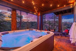Bañera de hidromasaje cubierta