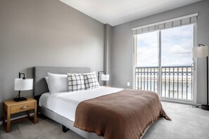 2 bedrooms, iron/ironing board, WiFi, bed sheets - Charming Santana Row 2BR Townhouse w/ Pool, nr highways, by Blueground (South Bay)